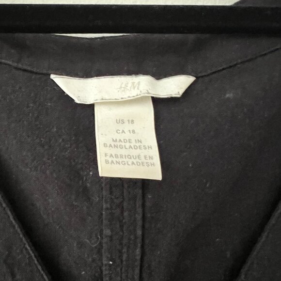 H&M V Neck Black Top with Button Detail Size 18 - Picture 2 of 3